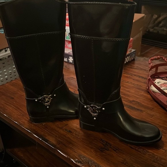 Michael Kors Black Rainboots- Size 8 - Picture 1 of 4